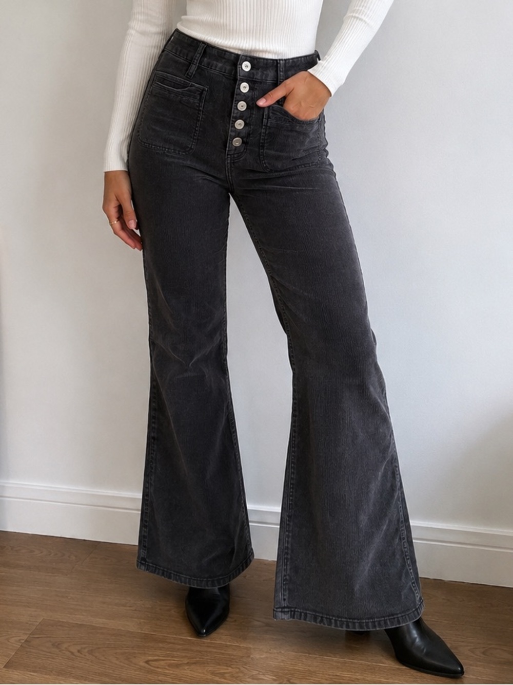 American Eagle Super High Rise Flare Corduroy Pants Gray Size 8 Boho Fall Y2K